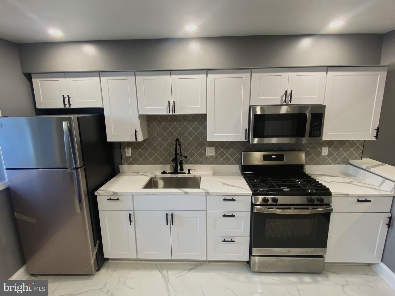 1604 Cliftview Ave - Photo 5 of 34