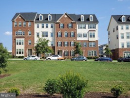 featured image of 10125 Fosset St