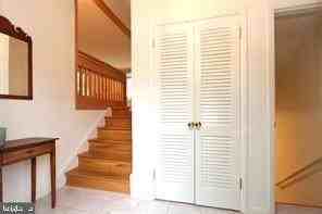 8208 Thoreau Dr - Photo 4 of 41