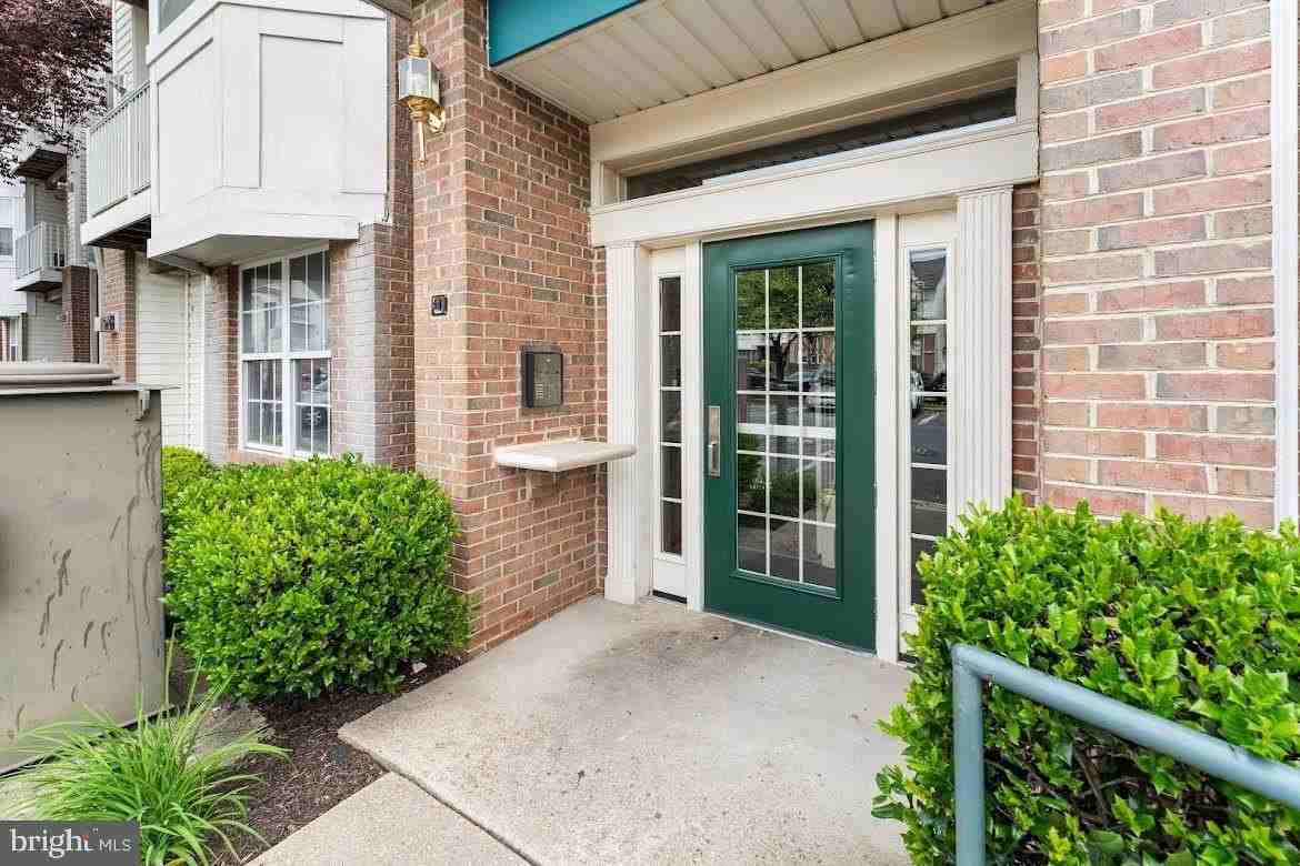 8921 Town Center Cir Unit 5-305 #5-305 - Photo 3 of 36