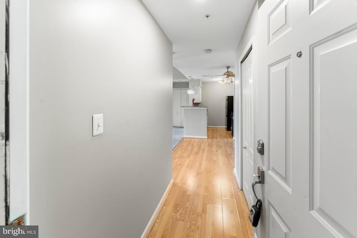 8921 Town Center Cir Unit 5-305 #5-305 - Photo 4 of 36