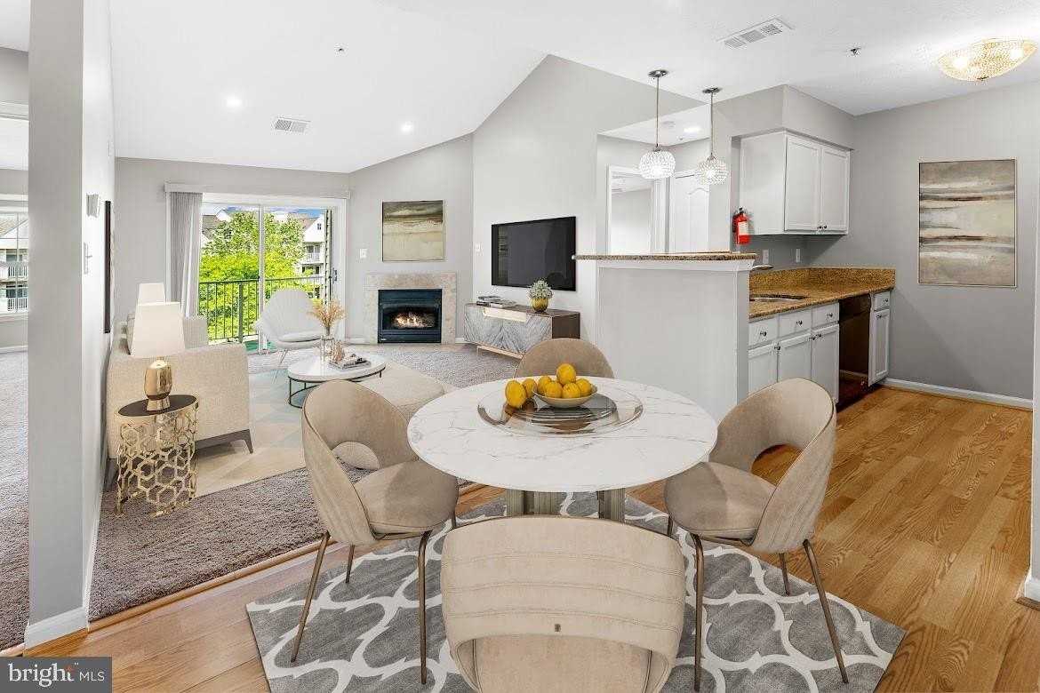 8921 Town Center Cir Unit 5-305 #5-305 - Photo 5 of 36