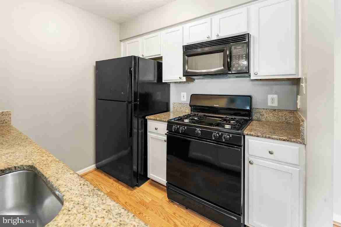 8921 Town Center Cir Unit 5-305 #5-305 - Photo 7 of 36