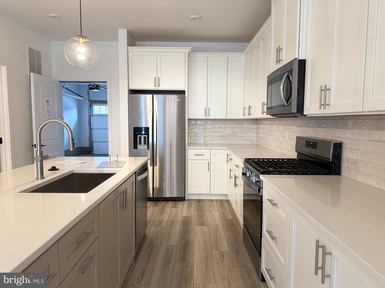 2103 Donatello Dr - Photo 2 of 18