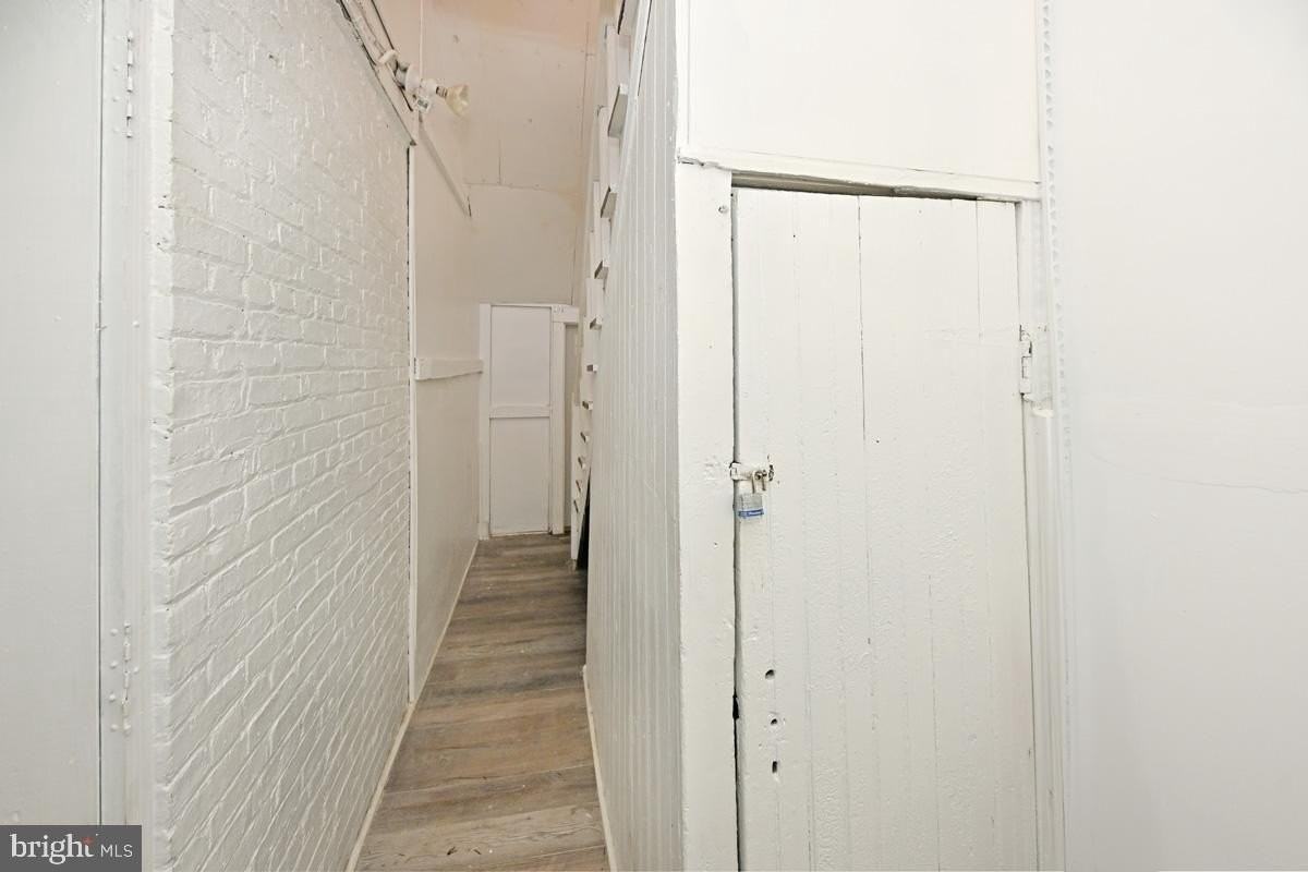 652 Penn St - Photo 5 of 14