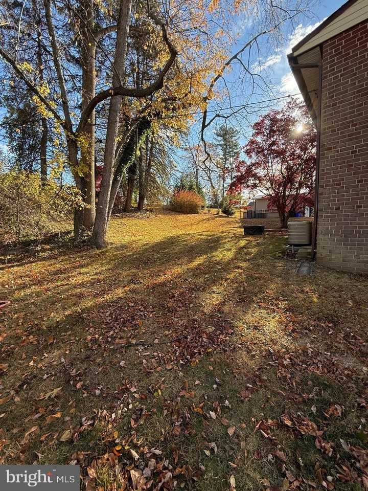 6 Grove Ln - Photo 5 of 31