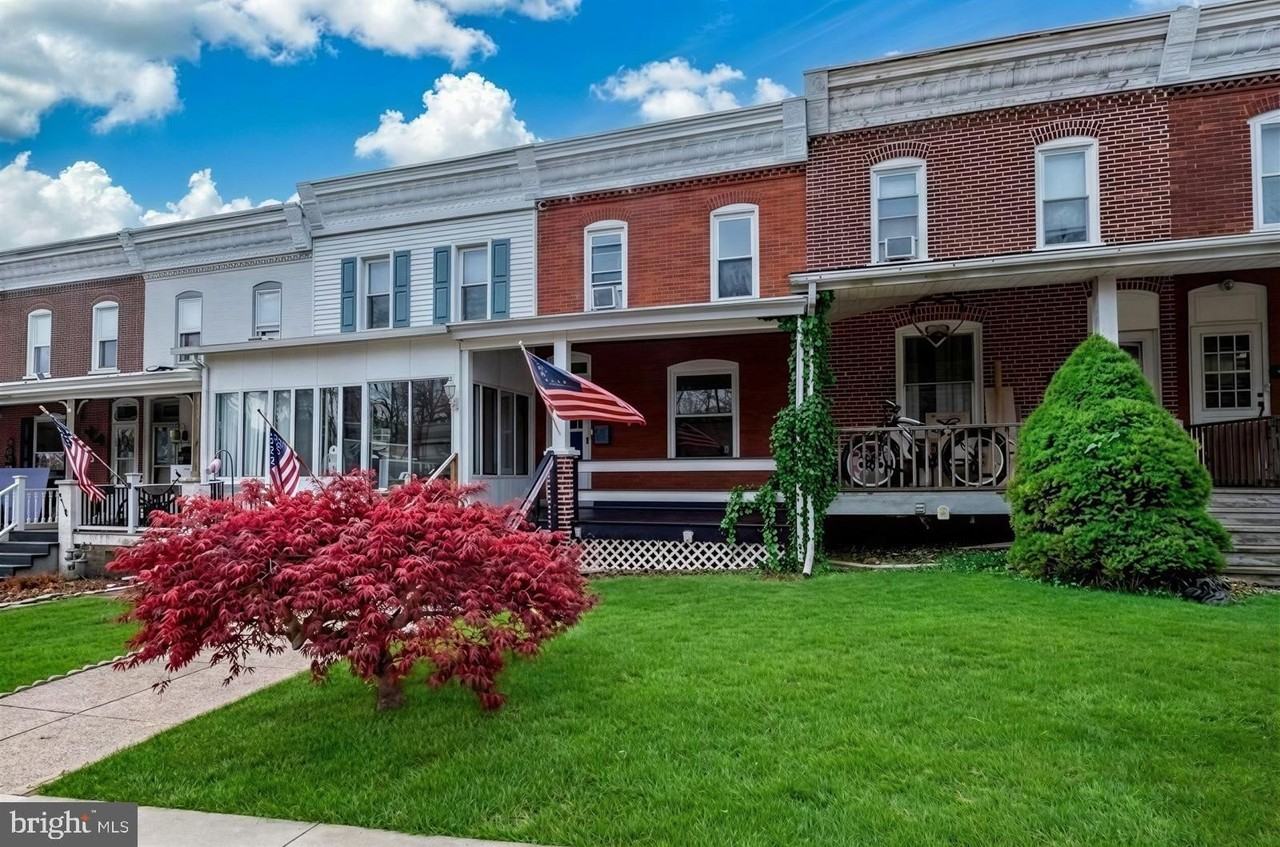 220 Railroad Ave - Photo 2 of 45