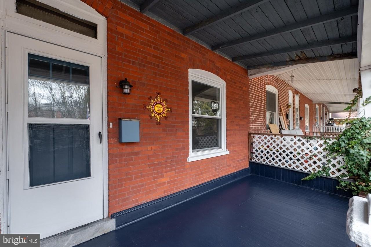 220 Railroad Ave - Photo 4 of 45