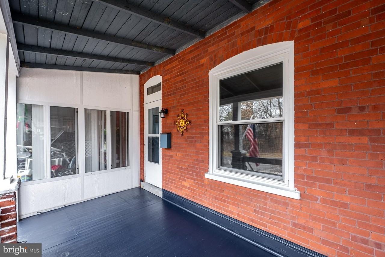 220 Railroad Ave - Photo 5 of 45