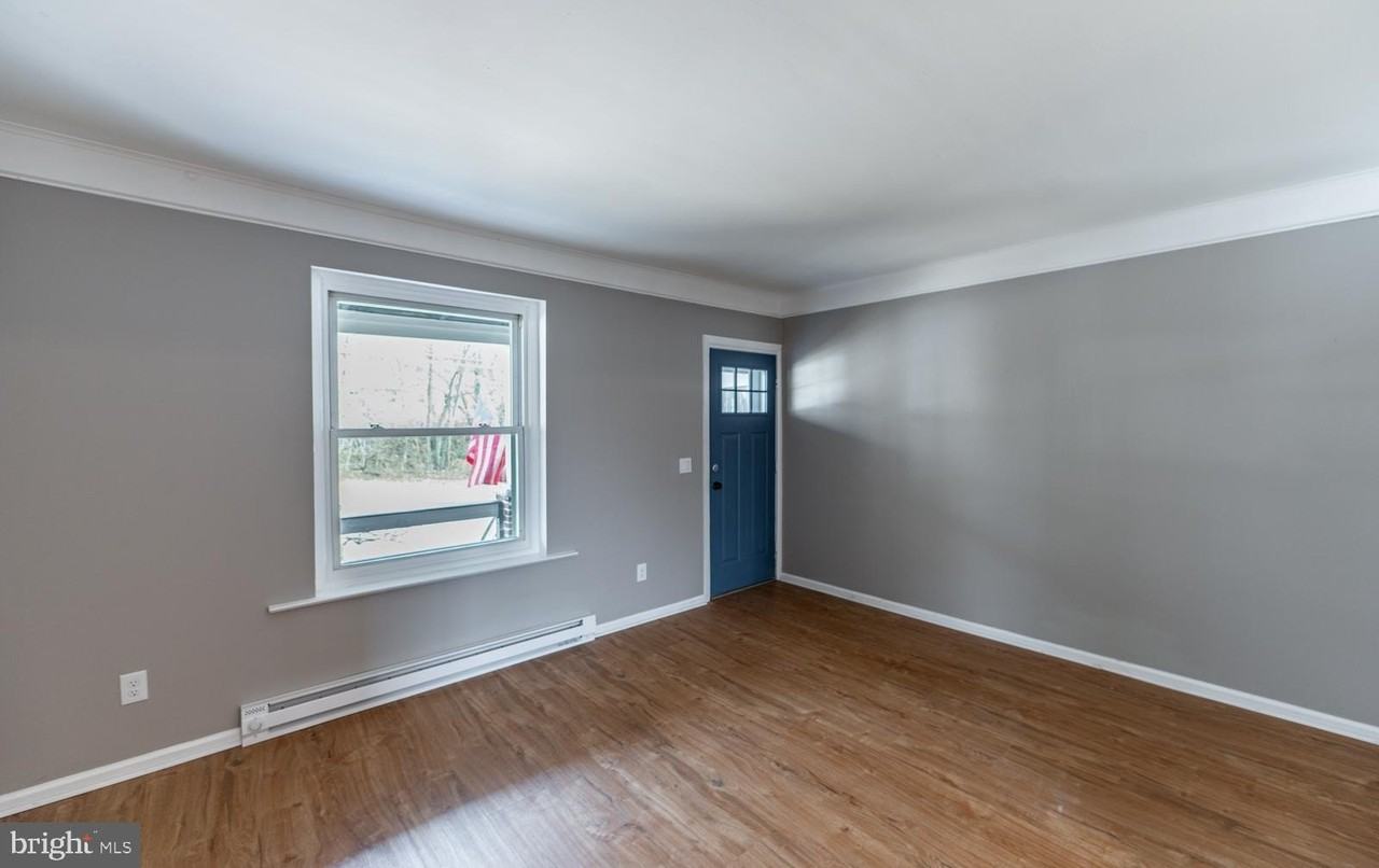 220 Railroad Ave - Photo 7 of 45