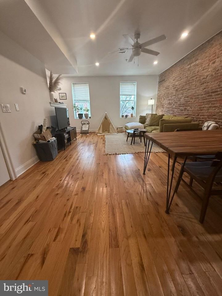 2005 N Mascher St Unit B #B - Photo 2 of 31