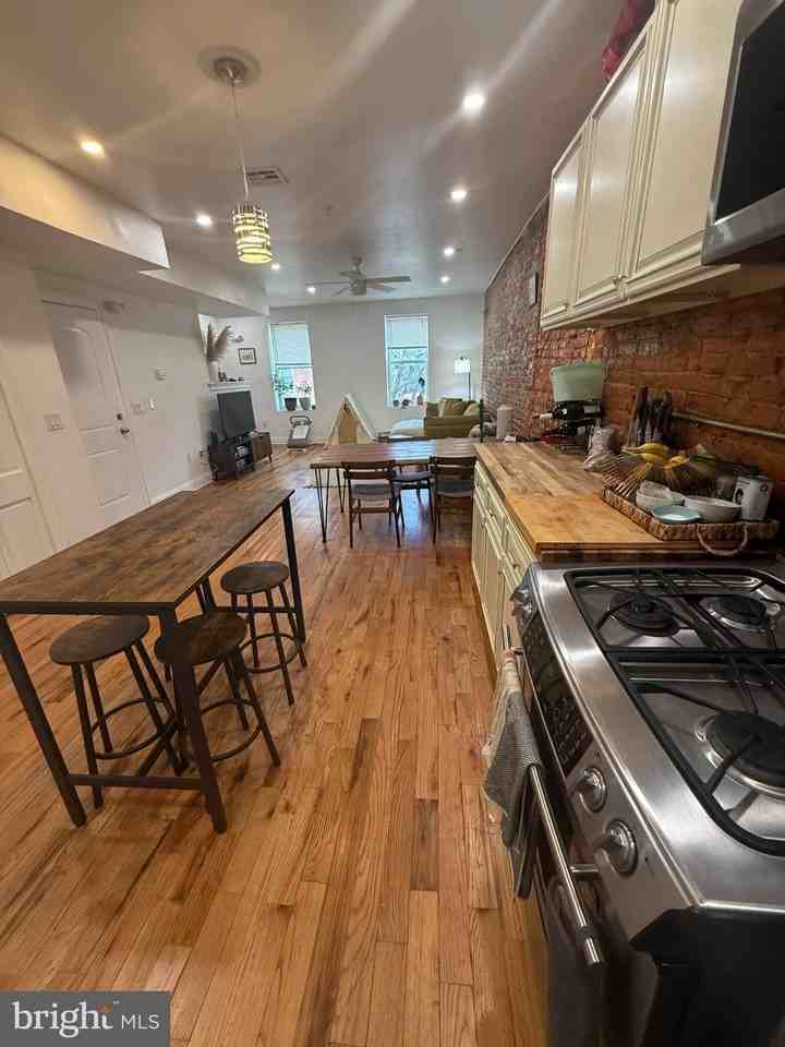 2005 N Mascher St Unit B #B - Photo 3 of 31