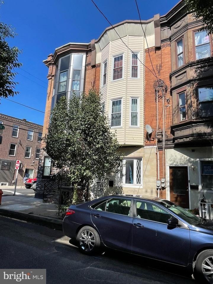 1003 S 6th St - Photo 2 of 10