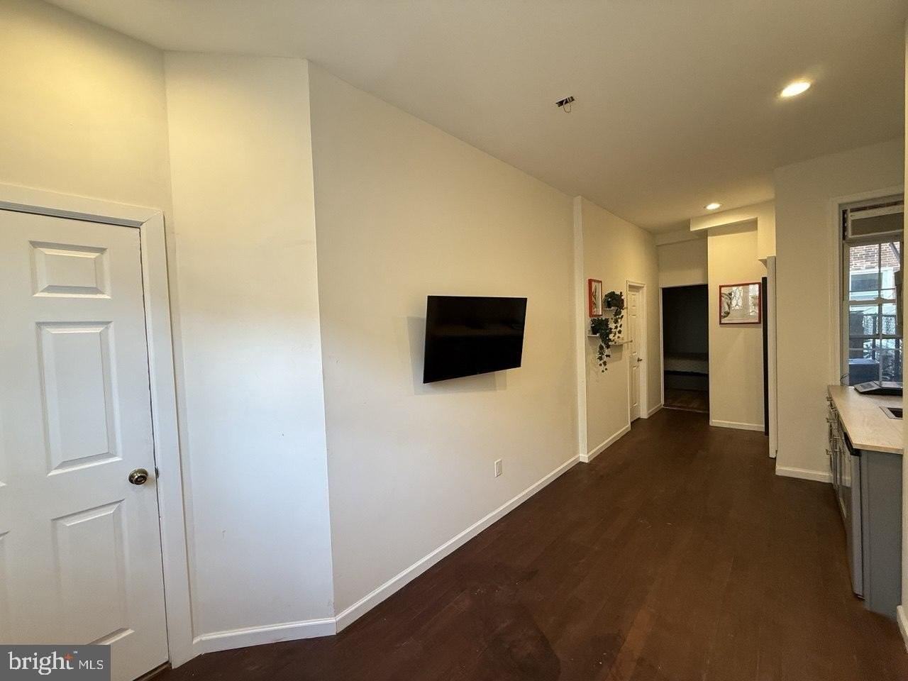 1003 S 6th St - Photo 3 of 10