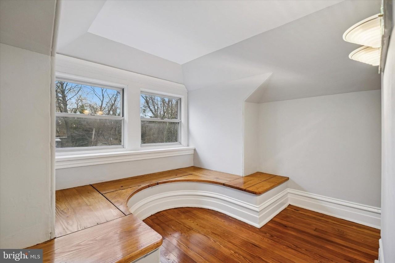 111 E Gorgas Ln Apt 3 #3 - Photo 4 of 15