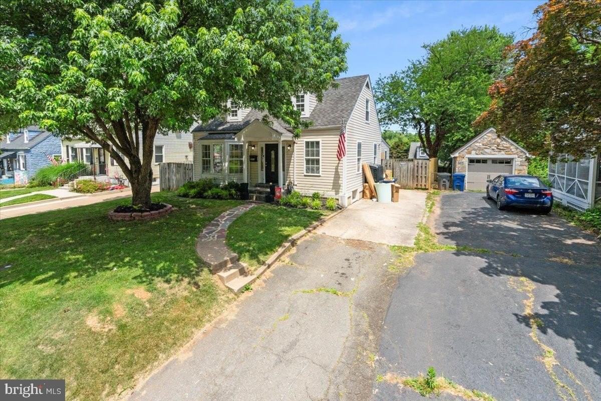 2819 Summerfield Rd - Photo 2 of 36