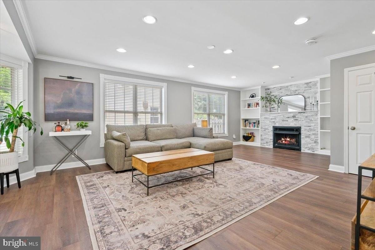 2819 Summerfield Rd - Photo 6 of 36