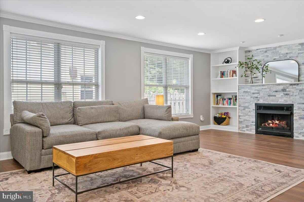 2819 Summerfield Rd - Photo 7 of 36