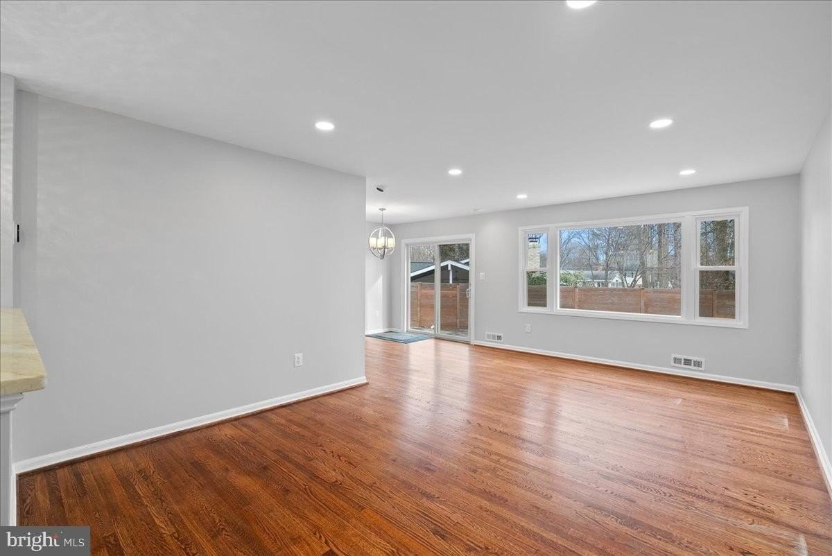 7845 Brompton St - Photo 3 of 32