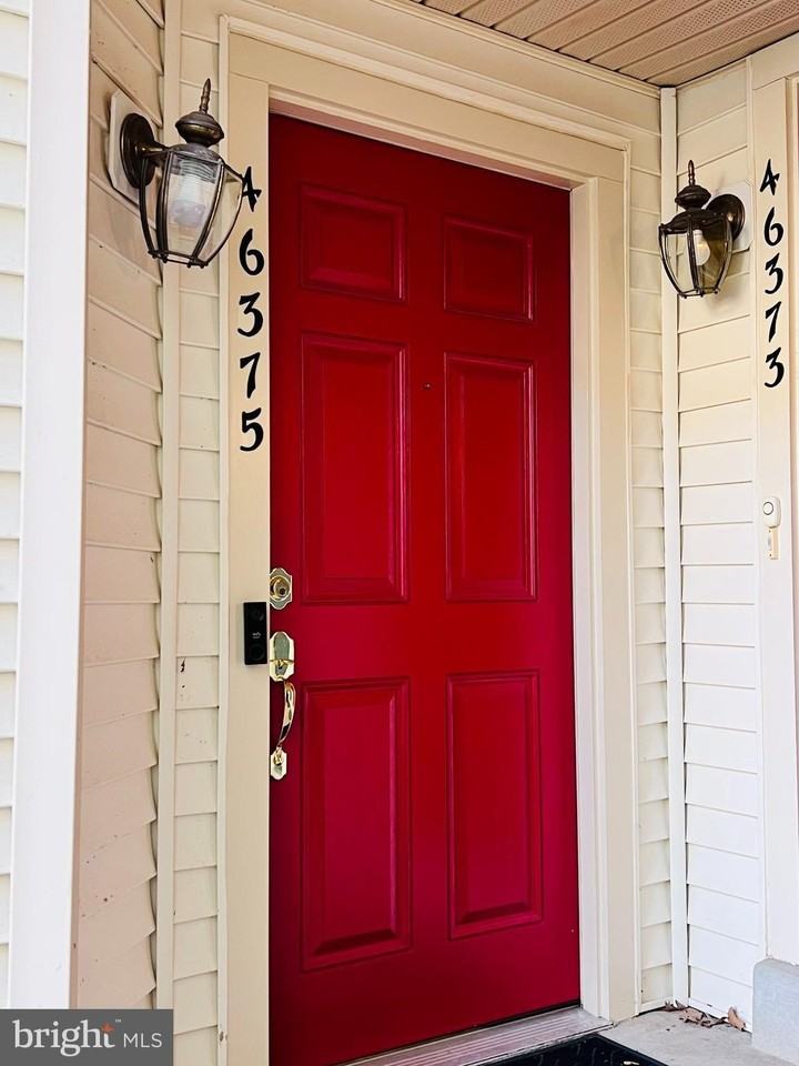 46375 Pryor Sq - Photo 3 of 24