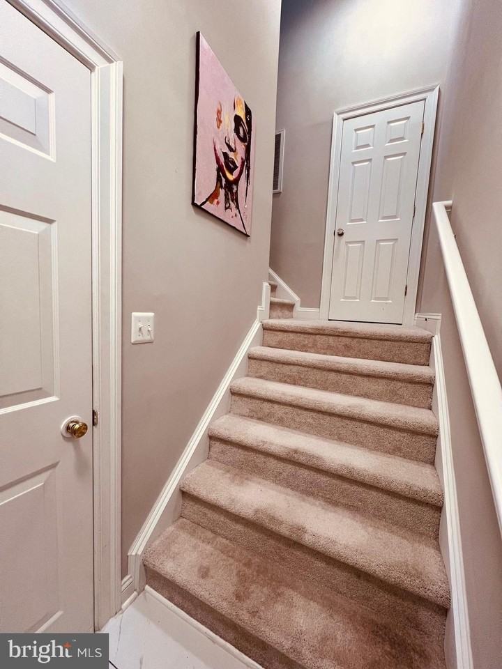 46375 Pryor Sq - Photo 5 of 24