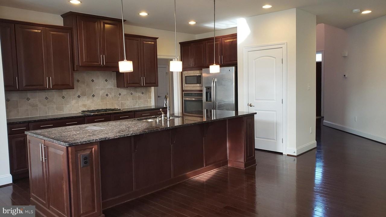 42159 Tecumseh Hills Dr - Photo 2 of 17