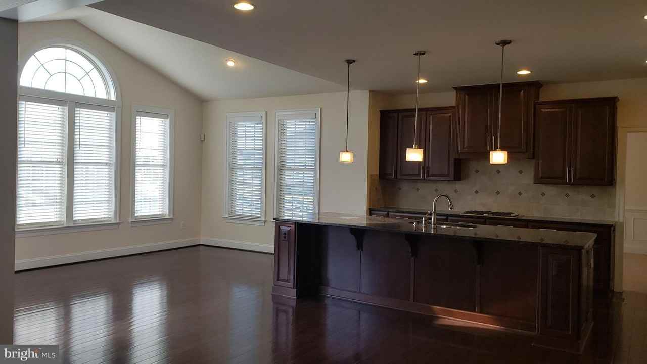 42159 Tecumseh Hills Dr - Photo 3 of 17