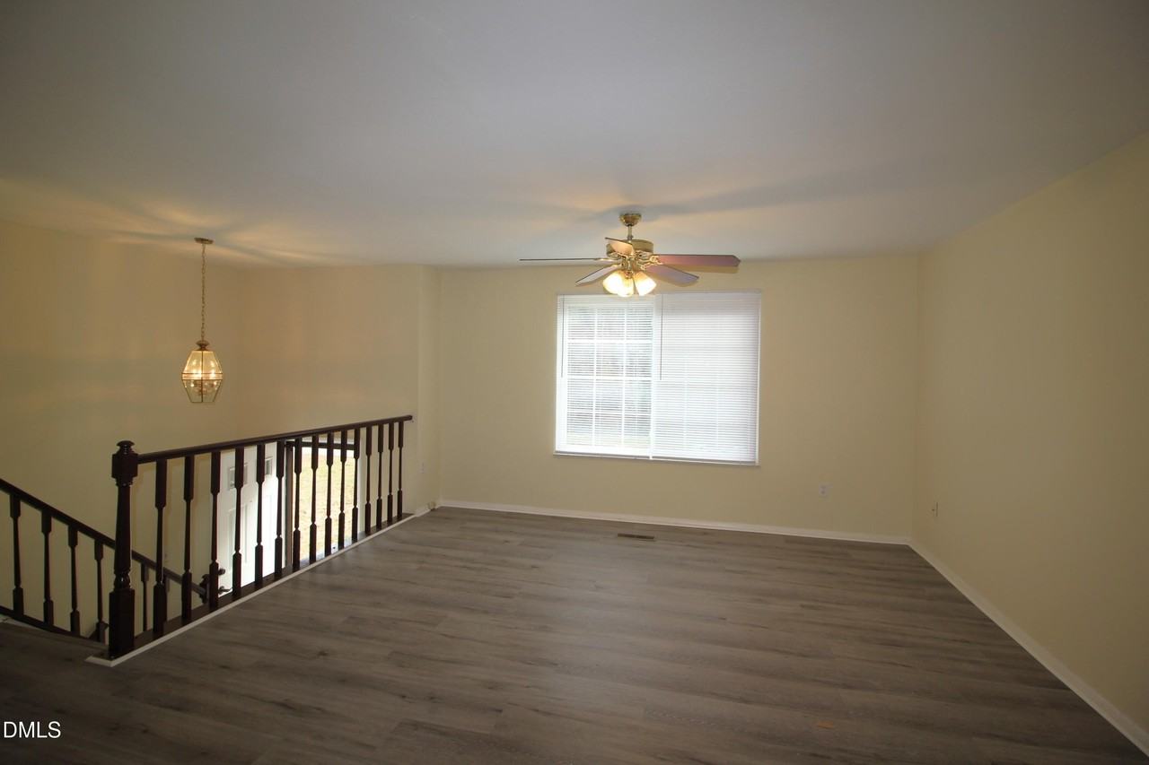 413 Drolmond Dr - Photo 3 of 19