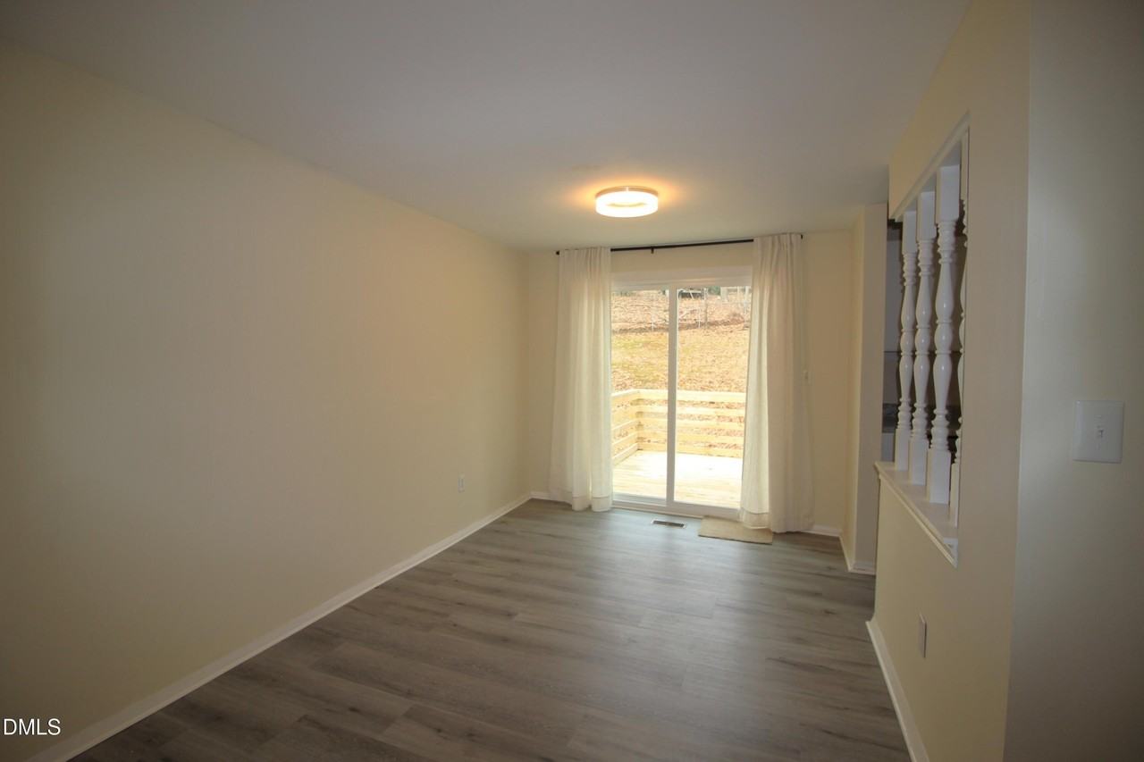 413 Drolmond Dr - Photo 4 of 19