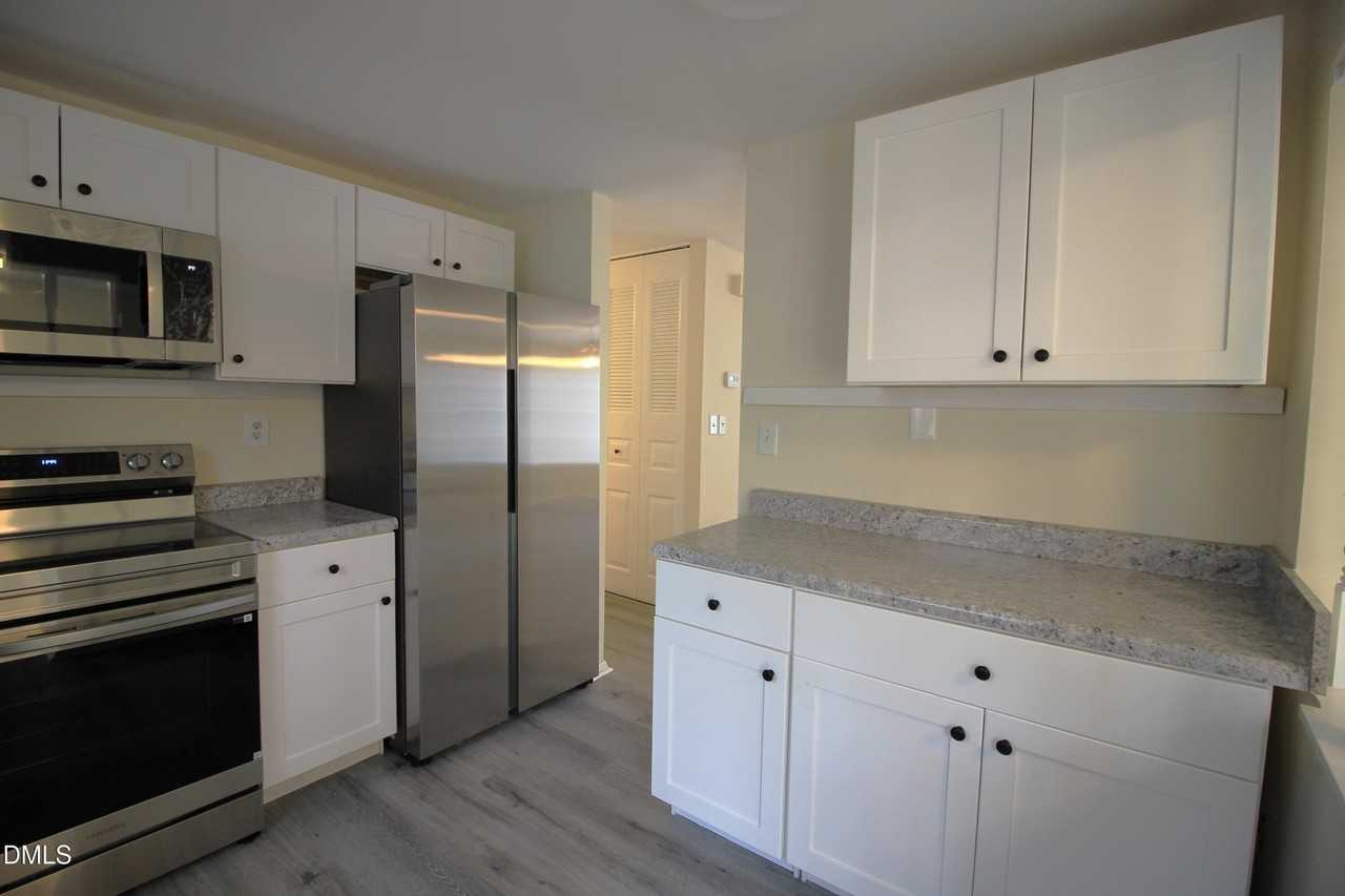 413 Drolmond Dr - Photo 6 of 19