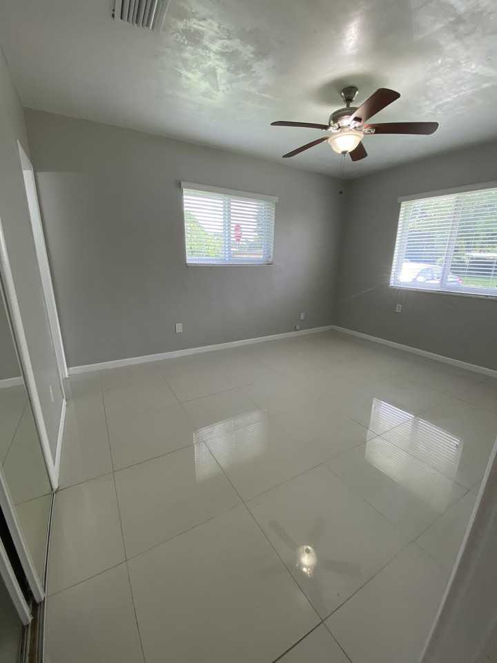 299 Ne 112th St - Photo 4 of 8