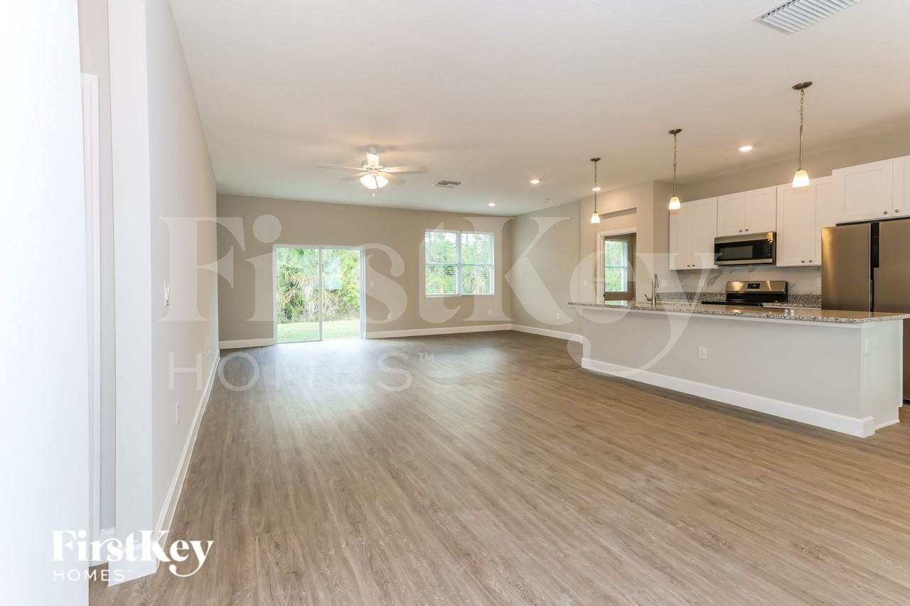 331 Halloran St Se - Photo 2 of 19