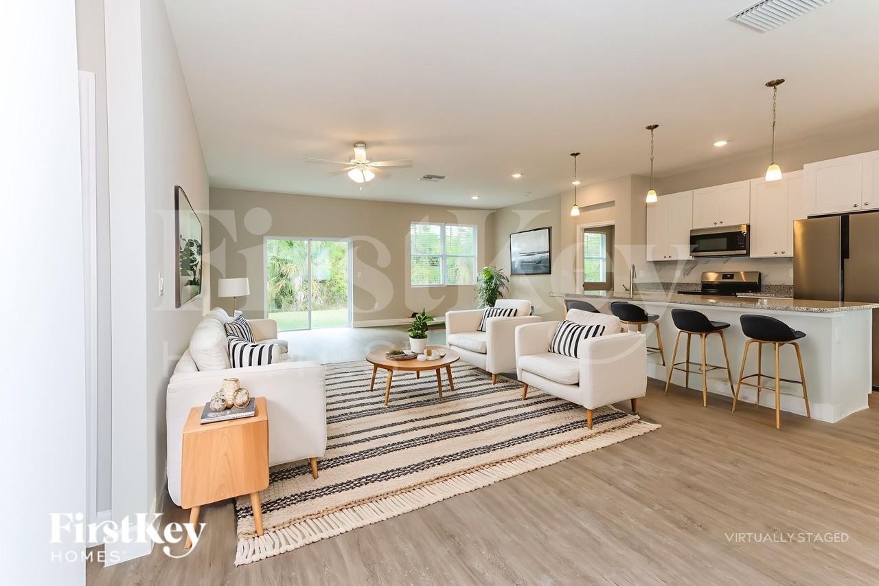 331 Halloran St Se - Photo 3 of 19