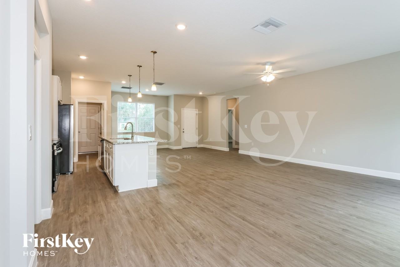 331 Halloran St Se - Photo 4 of 19