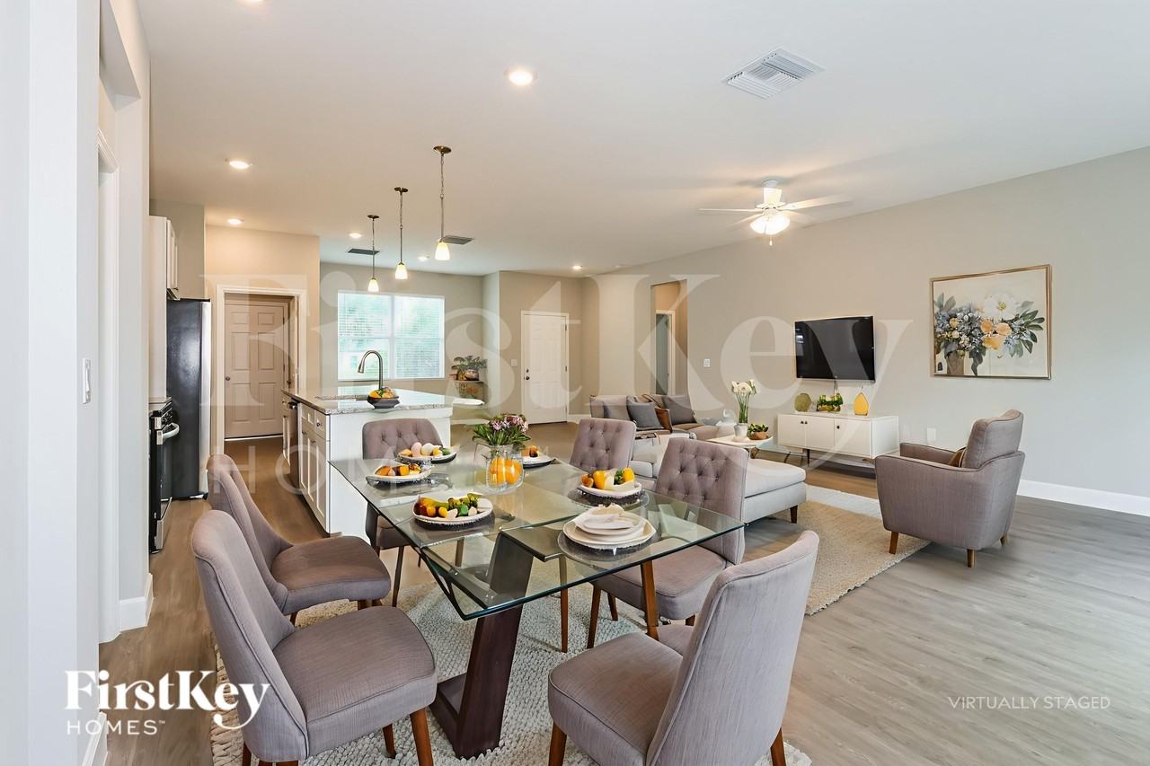 331 Halloran St Se - Photo 5 of 19