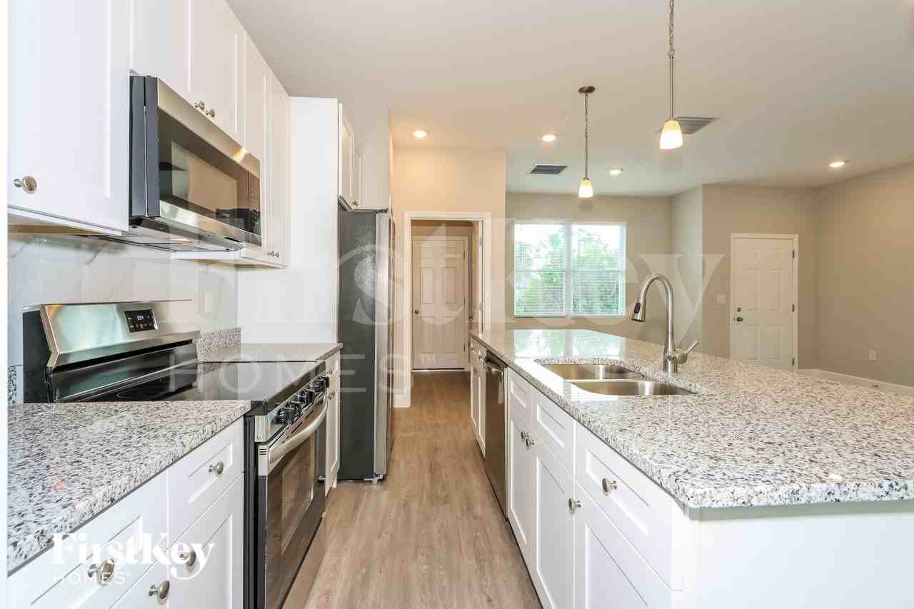 331 Halloran St Se - Photo 6 of 19