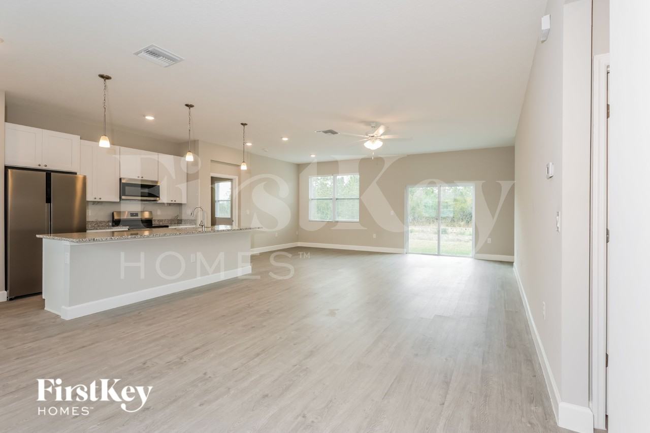 1021 Ray Rd Se - Photo 2 of 19