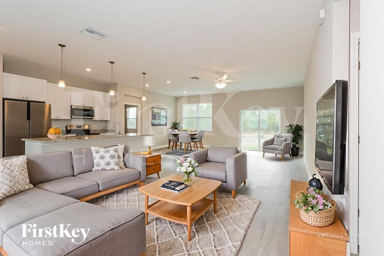 1021 Ray Rd Se - Photo 3 of 19