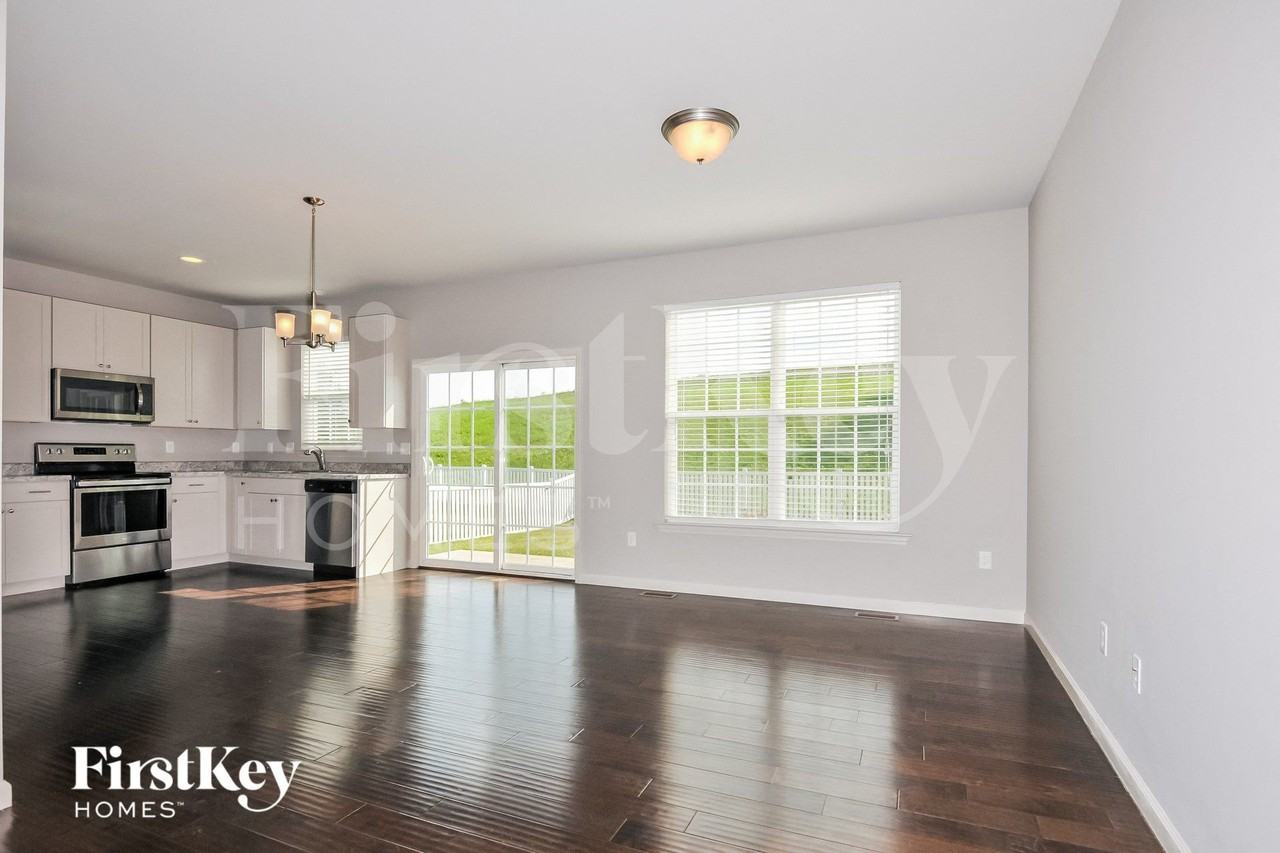 106 Katiemist Dr - Photo 4 of 15