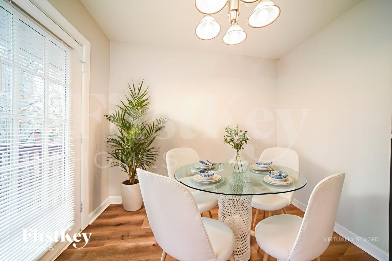 342 Roxbury Dr - Photo 5 of 19