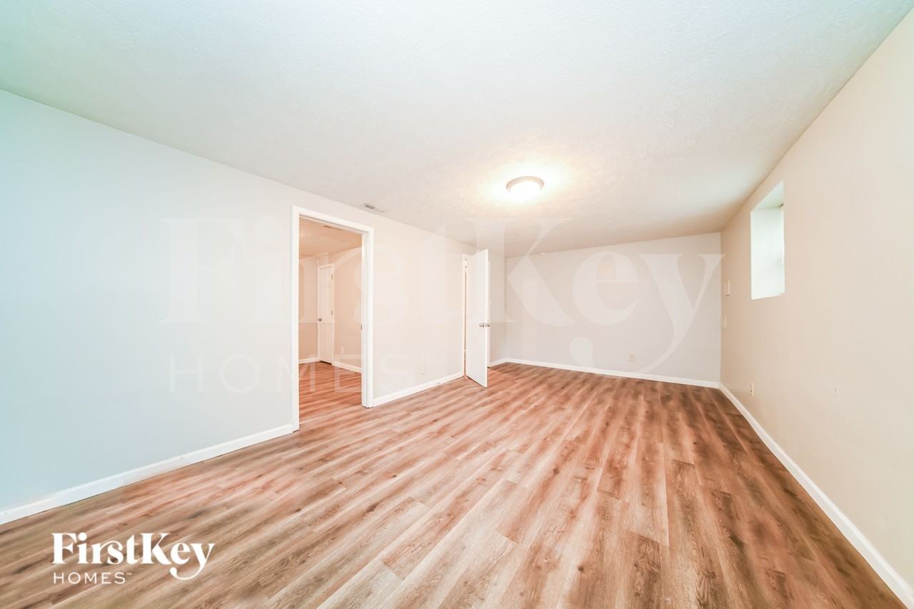 342 Roxbury Dr - Photo 7 of 19