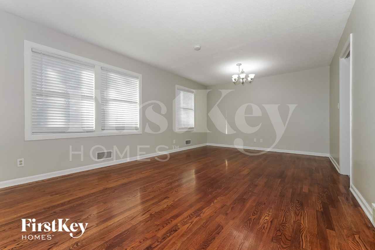 8906 W 93rd St - Photo 2 of 19