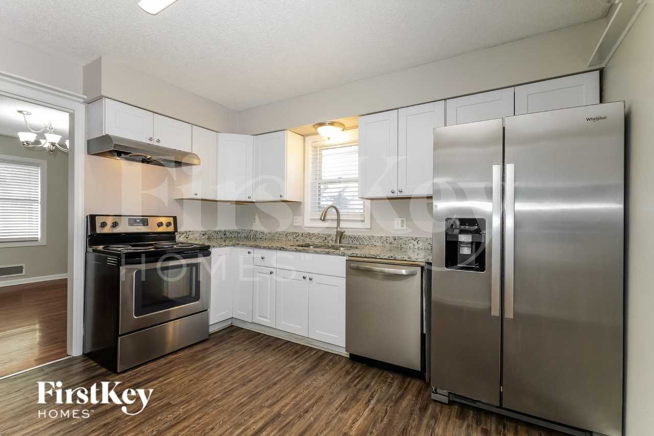 8906 W 93rd St - Photo 5 of 19