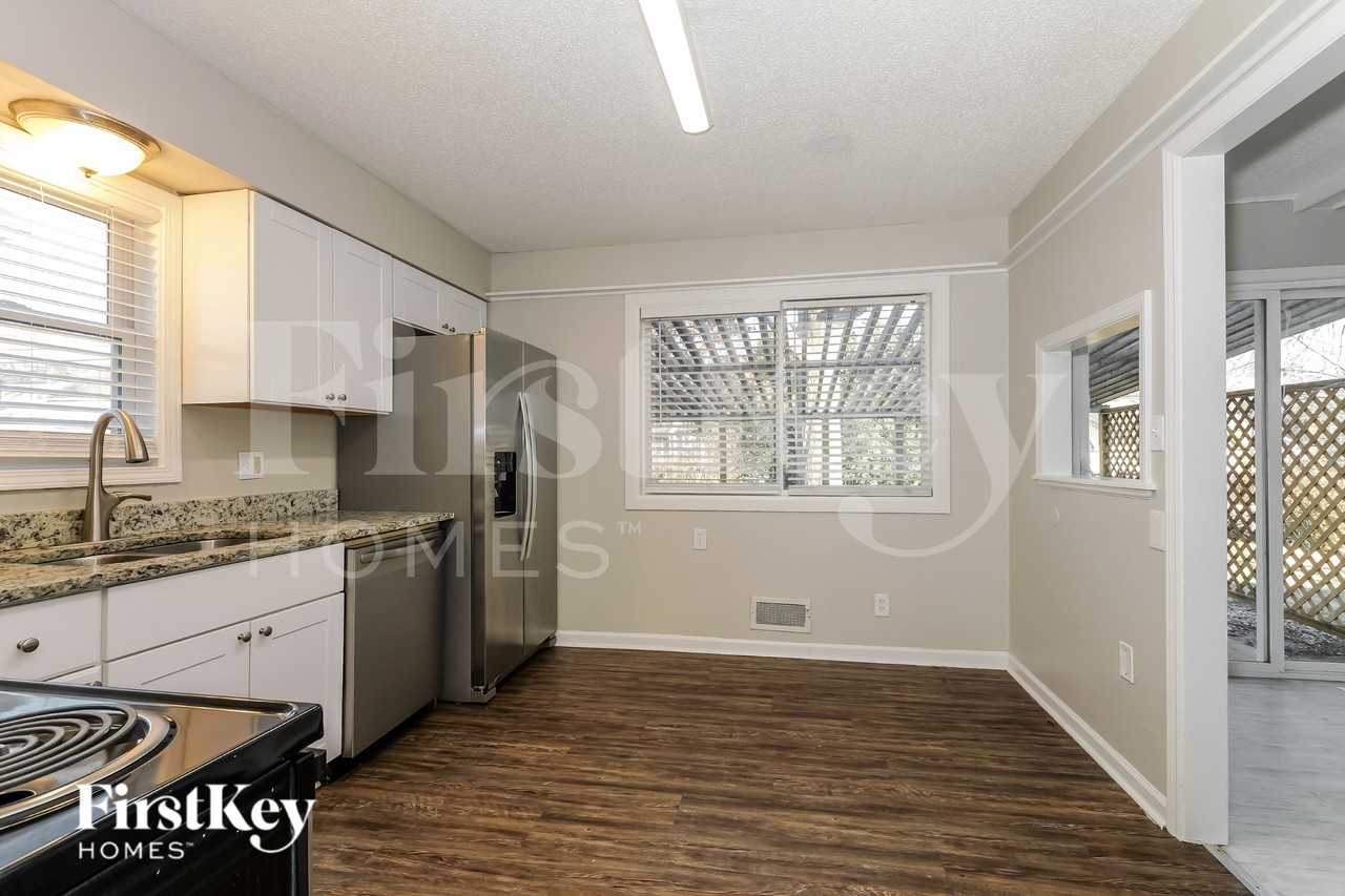 8906 W 93rd St - Photo 6 of 19