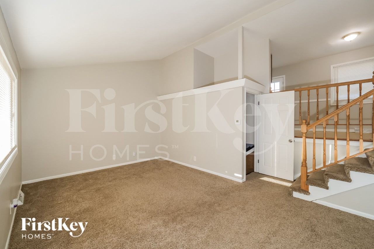 7912 Ne 54th St - Photo 4 of 19