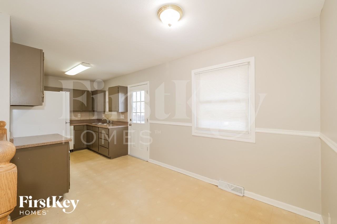 7912 Ne 54th St - Photo 6 of 19