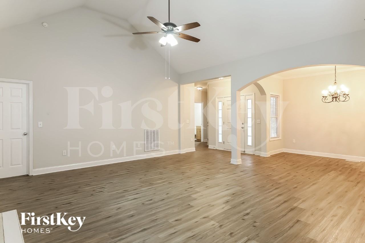 2215 Charles Towne Ct - Photo 2 of 19