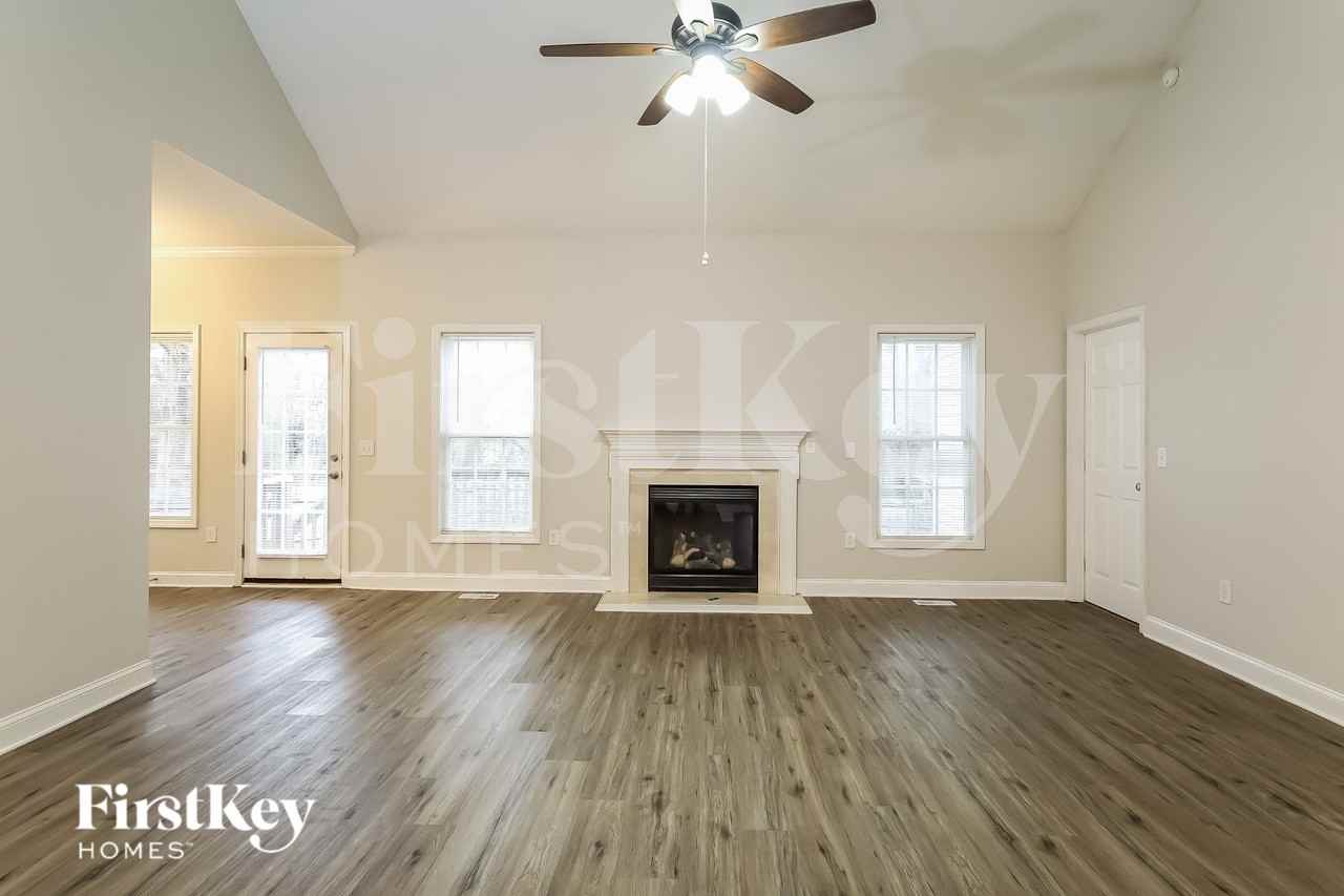 2215 Charles Towne Ct - Photo 3 of 19