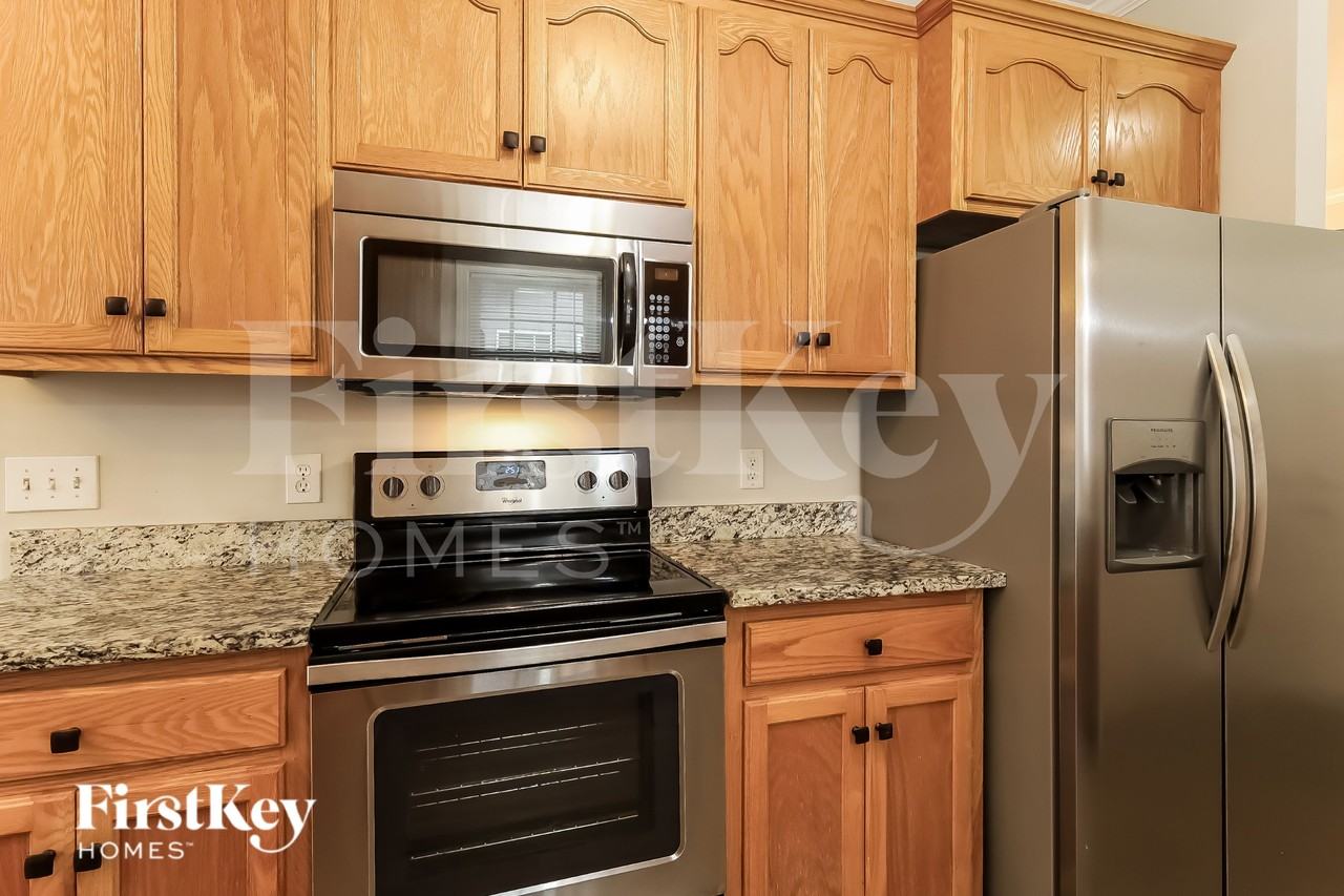 2215 Charles Towne Ct - Photo 6 of 19