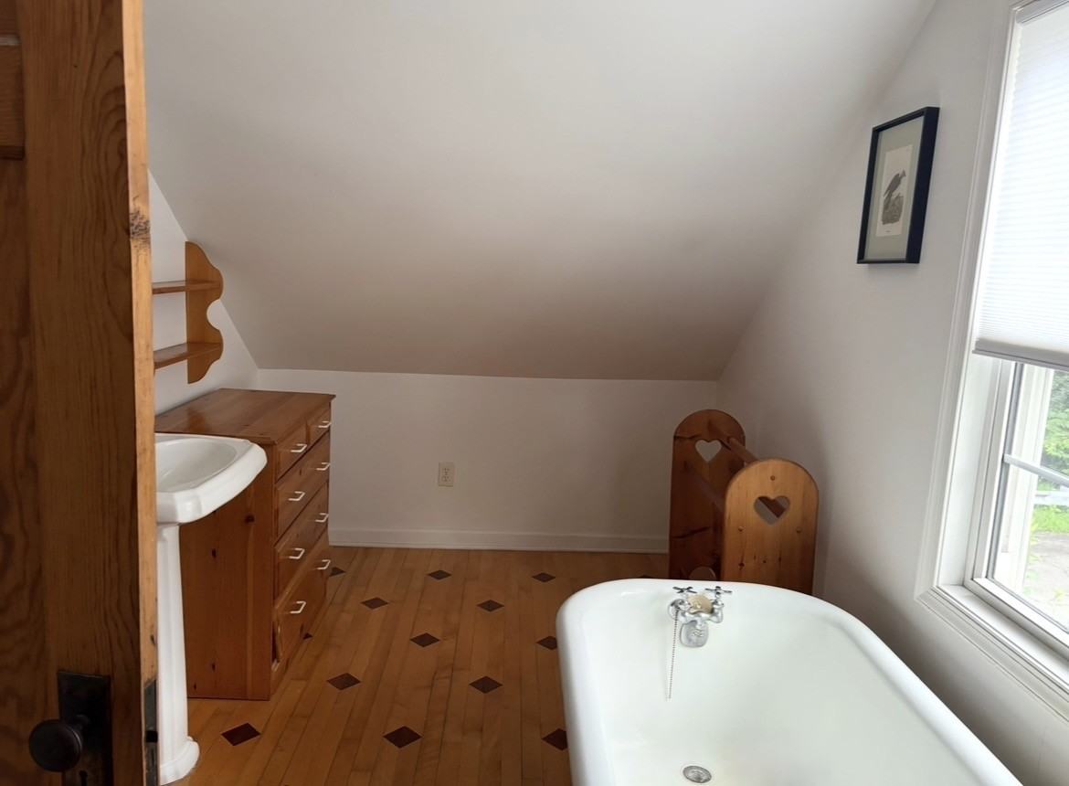 43 Shaver Ave - Photo 7 of 14